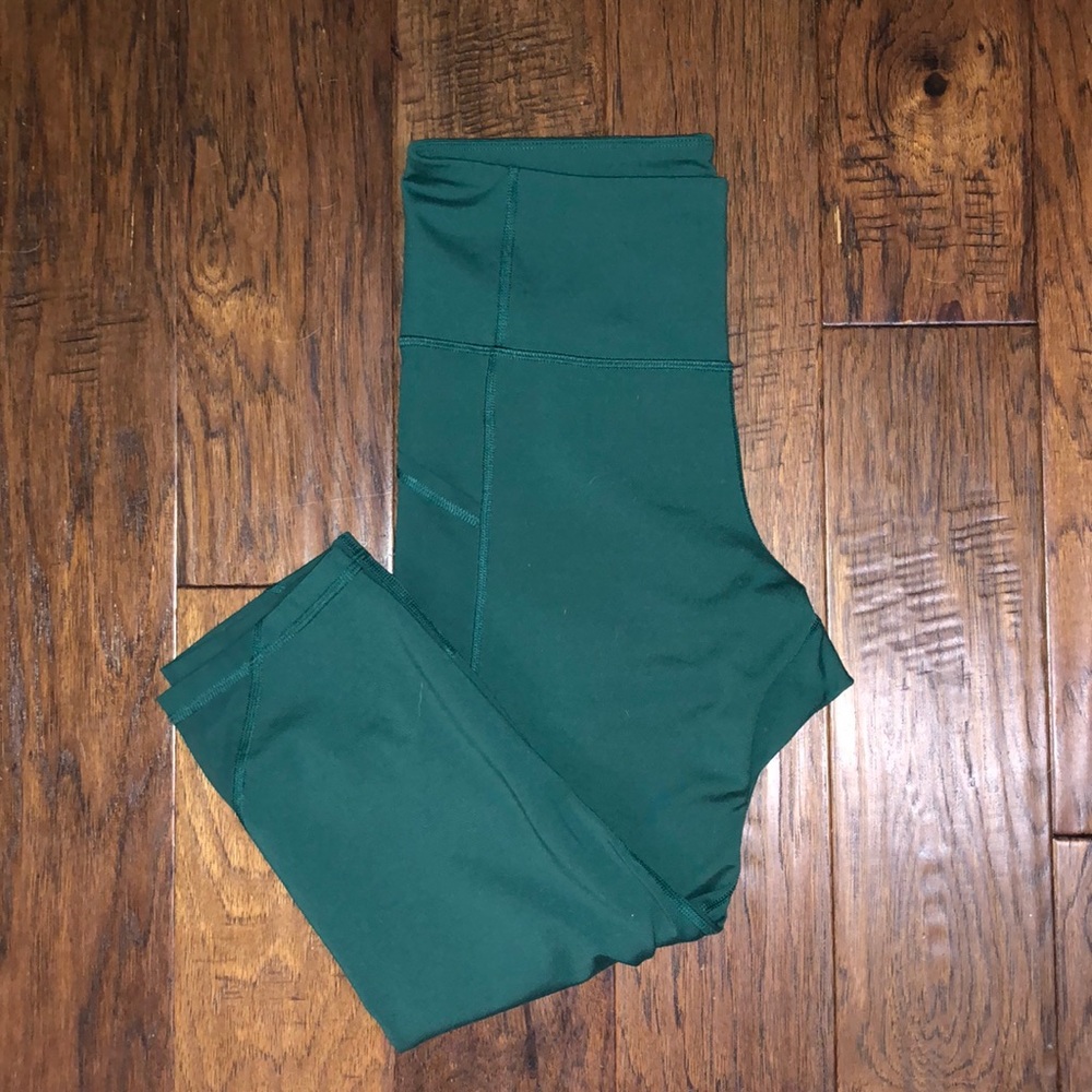 Women’s Old Navy Elevate Crop Leggings